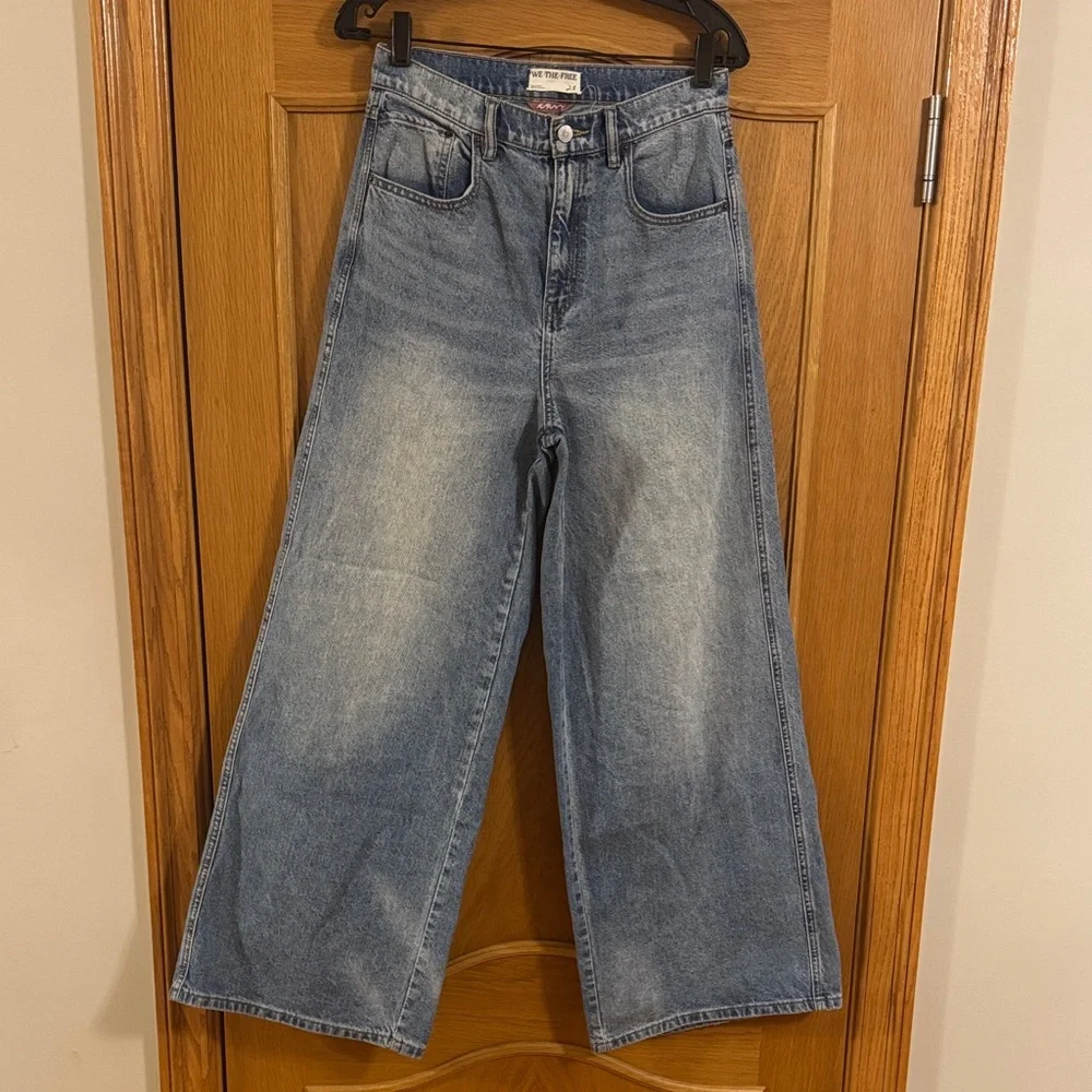 Free People Light Wash Wide Leg Jeans - Picture 4 of 13